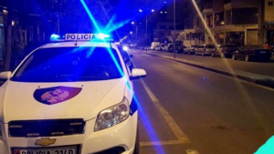 26 vjeçari përplaset me automjetin e policisë në Kamëz  lëndohen dy efektivë