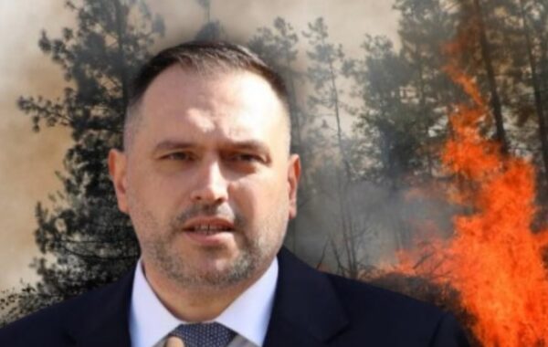 Zjarret në Shqipëri po