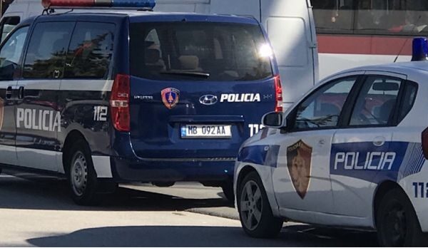 transportonin emigrantë kundrejt pagesës