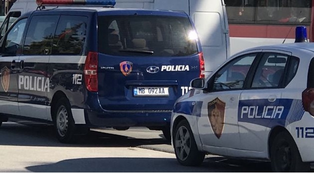transportonin emigrantë kundrejt pagesës