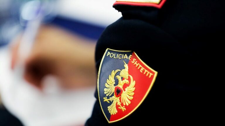 kryepolici mund të shpërblejë