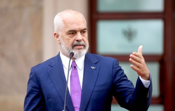 Nuk ka mushkë Troje