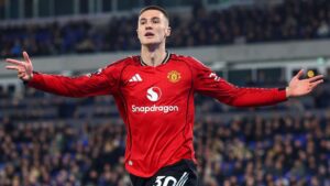 Bayern i monitoron Benjamin Seskon n  e sheh si zëvendësues dhe partner të Harry Kane