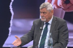Edhe Enver Hoxha bënte si