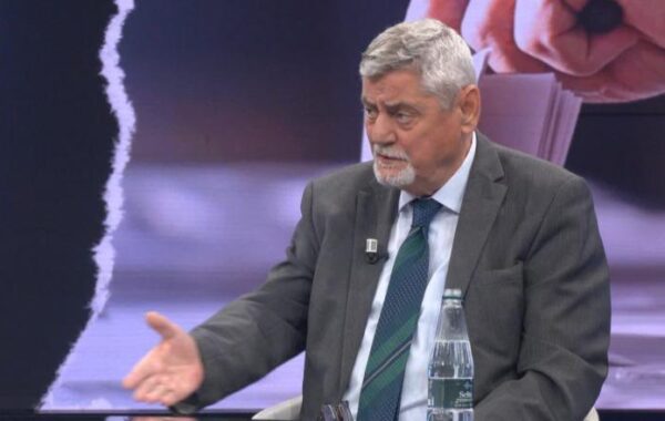 Edhe Enver Hoxha bënte si