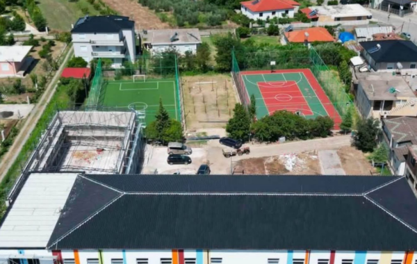 350 nxënës dhe 35 mësues