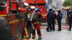 Zjarr në një zonë industriale në Francë  30 mijë banorë urdhërohen të qëndrojnë brenda