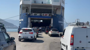 Fluks i lartë në Portin e Vlorës  995 pasagjerë dhe 265 automjete drejt Brindisit