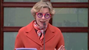 Dha dorëheqjen si Ministre e Shëndetësisë  reagon Evis Sala
