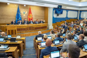 PA PLOTËSUAR REKOMANDIMET E VENECIAS DHE GRECO s  MALI I ZI NUK MBYLL KAPITULLIN 23