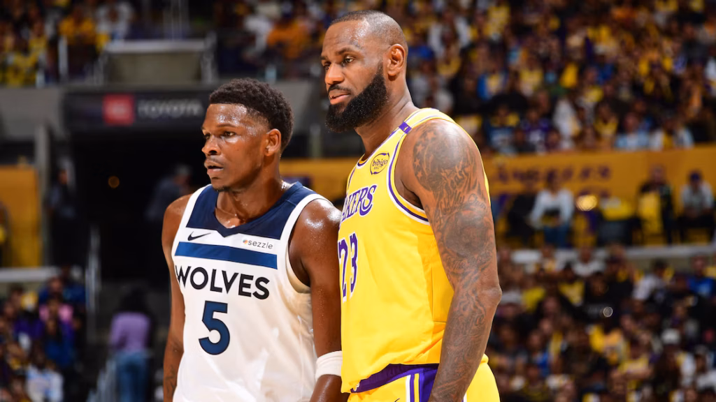 Një Anthony Edwards tall LeBronin  Jaylen Brown dhe LaMelo Ball në reklamën e Adidas për këpucën e tij të re