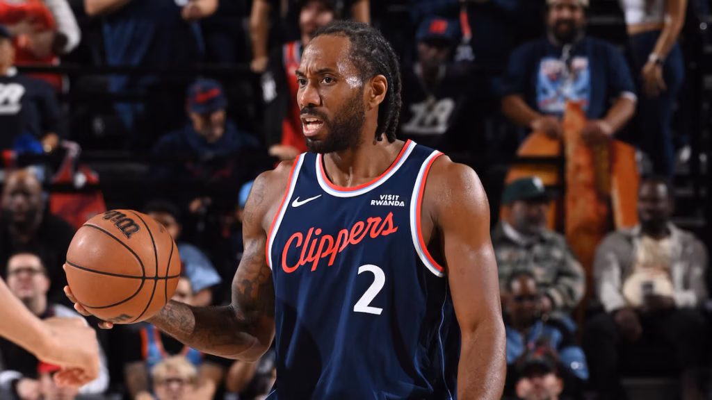 Kawhi Leonard afrohet te klubi ekskluziv i fitimeve në NBA pas kontratës së re me Toronto