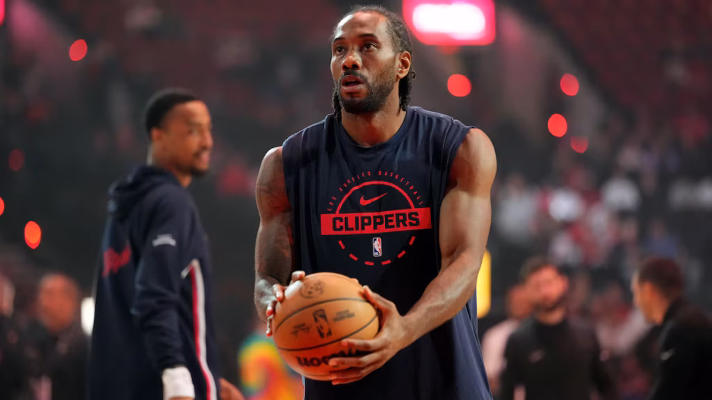 Kawhi Leonard rikthehet te Raptors dhe firmos kontratë dyvjeçare prej 115 milionë dollarësh