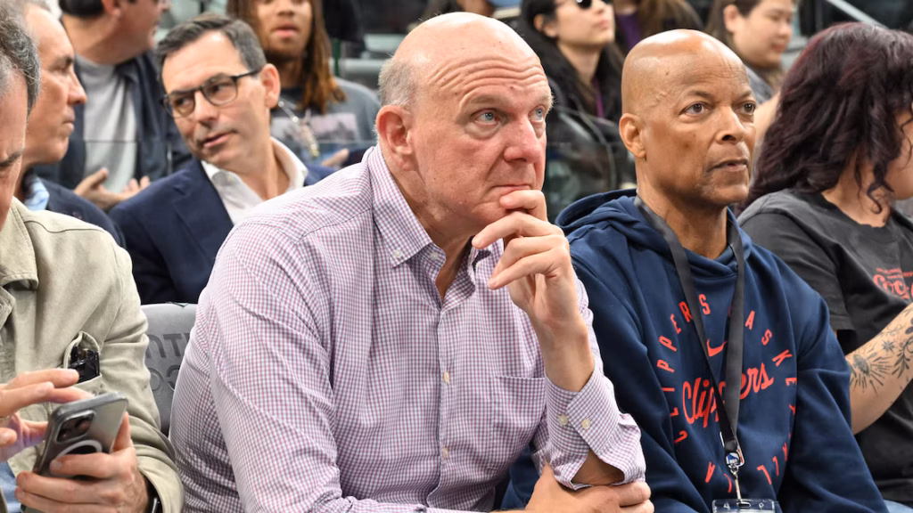 Si renditen Steve Ballmer  Jerry Jones dhe Robert Kraft në listën e Forbes për më të pasurit