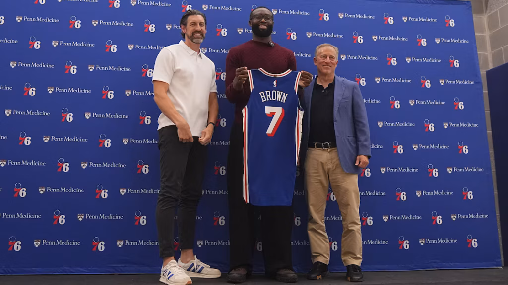 76ers publikojnë fotografitë e çdo fanelle me patch të ri për sezonin e debutimit të LeBron James e Jaylen Brown në Philadelphia