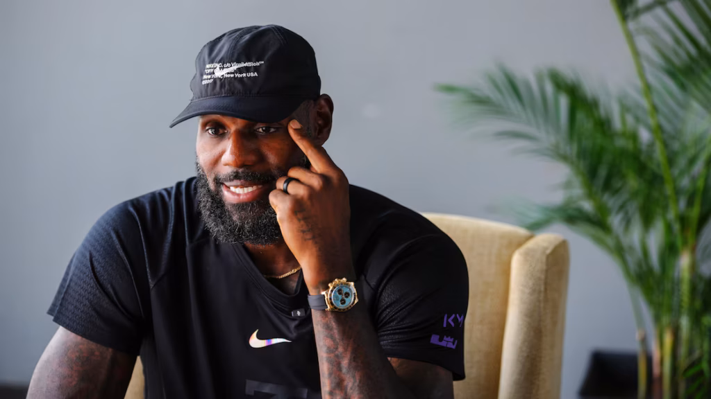 LeBron James vesh fanellën e 76ers  lavdëron Joel Embiid dhe flet për rolin e tij të ri