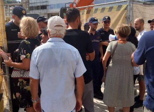 Tensione në Vlorë/ Protestë kundër muzeut