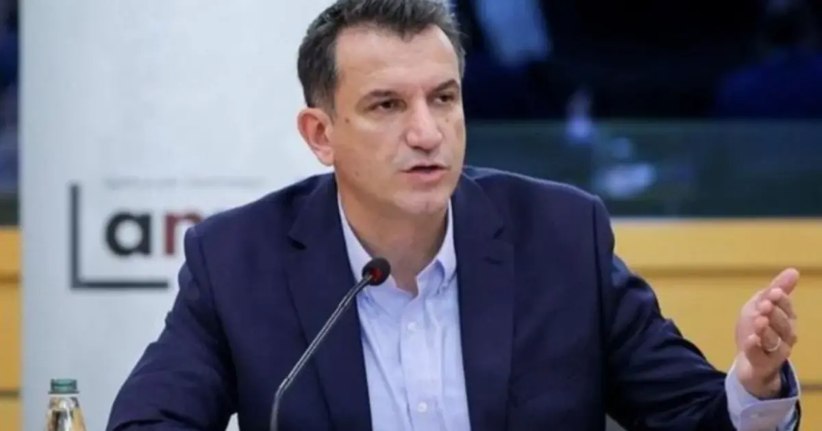 Me dyer të mbyllura dhe