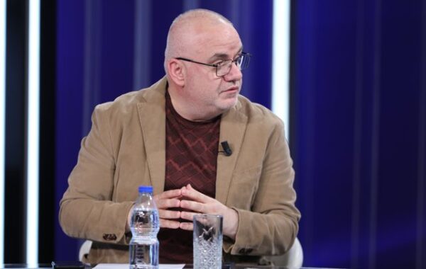 me grusht në bark