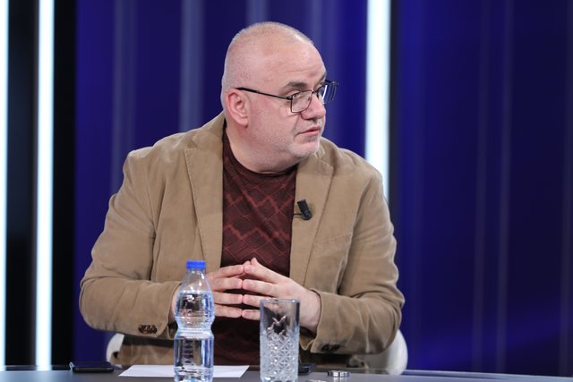 me grusht në bark