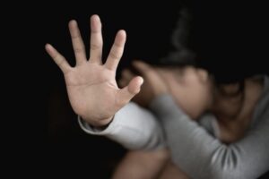 E rëndë në Tiranë, 12-vjeçarja abuzohet