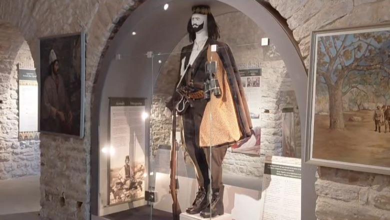 Jep dorëheqejen kreu i Trashëgimisë Kulturore Gjirokastër  pas kritikave për mankininin e Çerçiz Topullit në muze