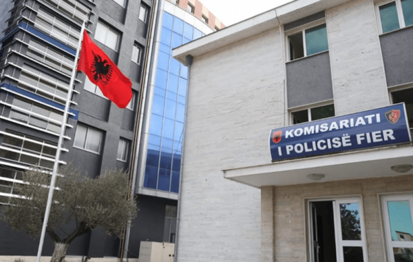 Plagosi me drapër babanë e ish-bashkëjetueses,