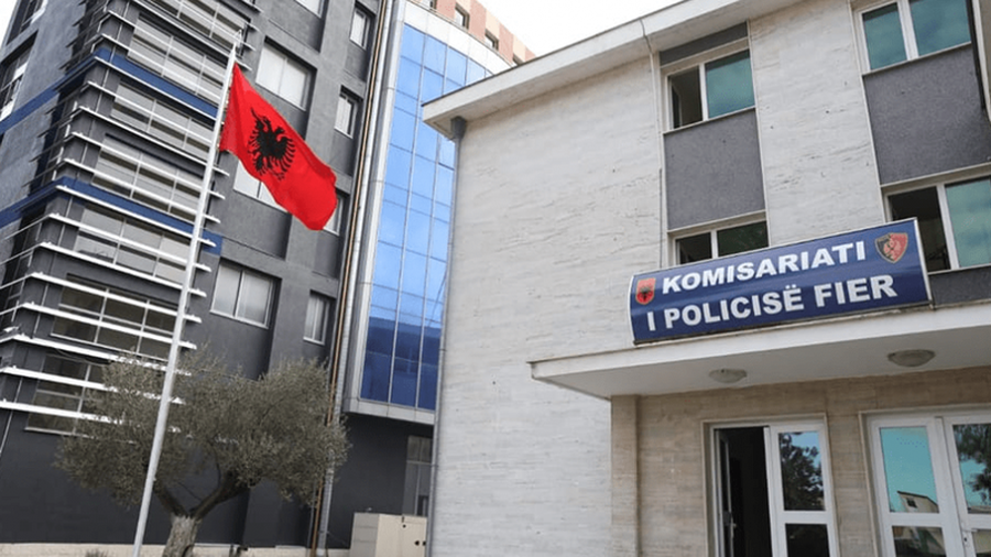 Plagosi me drapër babanë e ish-bashkëjetueses,