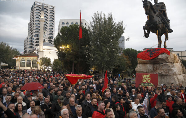 Nga aleatë të SHBA-së në të pandehur: Pse Uashingtoni e mbështeti Gjykatën Speciale për Kosovën