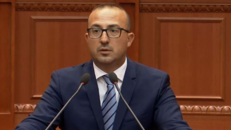 Paaftësia e një deputeti  antikomunist  për të kuptuar krimet e komunizmit