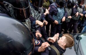 Qindra adoleshentë rusë përballen me aktakuza për terrorizëm