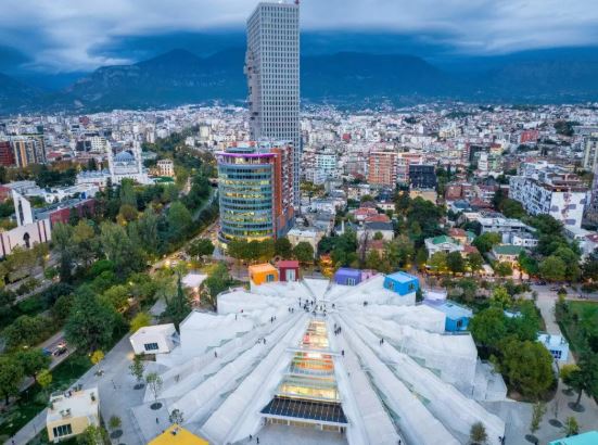 BERZH rrit parashikimin  Ekonomia shqiptare do rritet 3 5  në 2026 ën