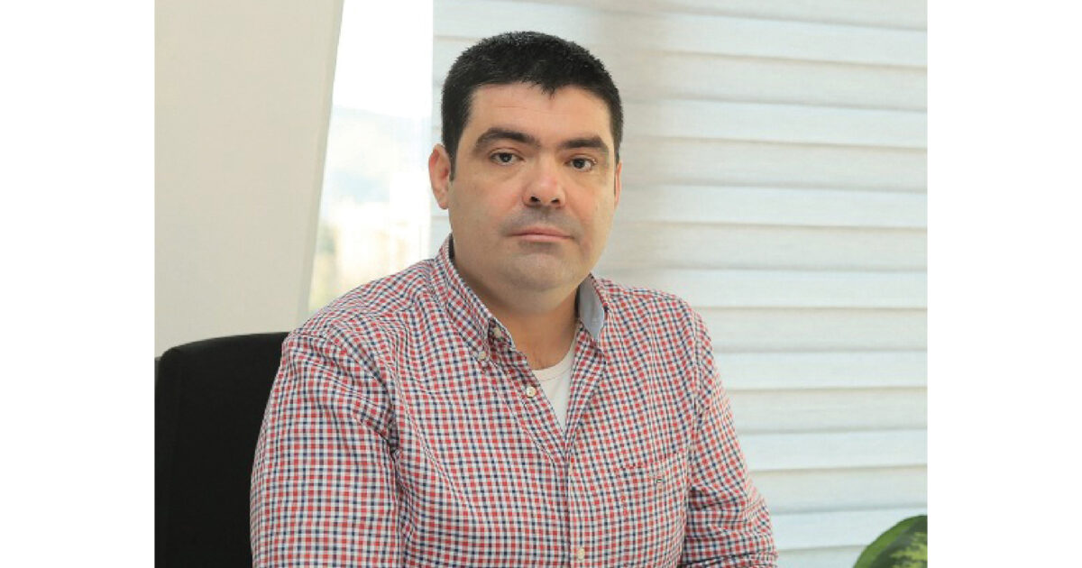 e stafit të kualifikuar