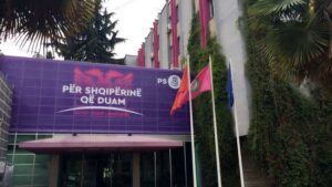 Deklarata e grave deputete të PS pas sulmeve ndaj kolegeve  Dhuna nuk është protestë  të rishikikohet protokolli i sigurisë