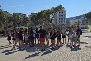 Vlora nuk zbrazet as në vjeshtë  turistët dynden drejt Sazanit dhe Karaburunit