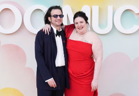 Aktorja dhe shkrimtarja amerikane Lena Dunham bëhet nënë për herë të parë nëpërmjet një nëne surrogate