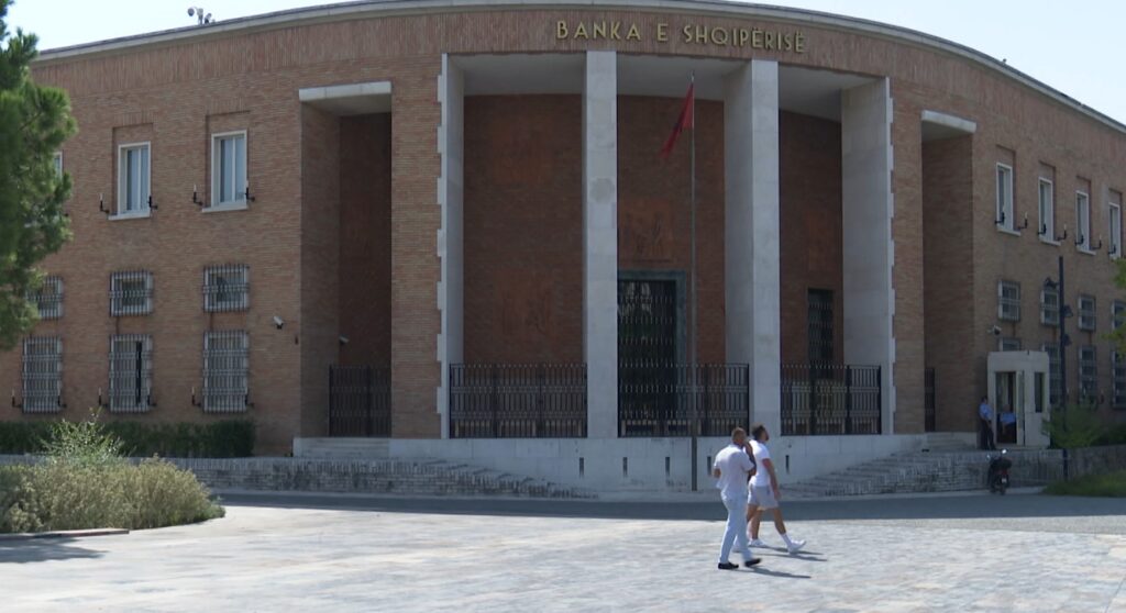 Banka e Shqipërisë për rreziqet e jashtme  Luftërat dhe nafta kërcënojnë ekonominë