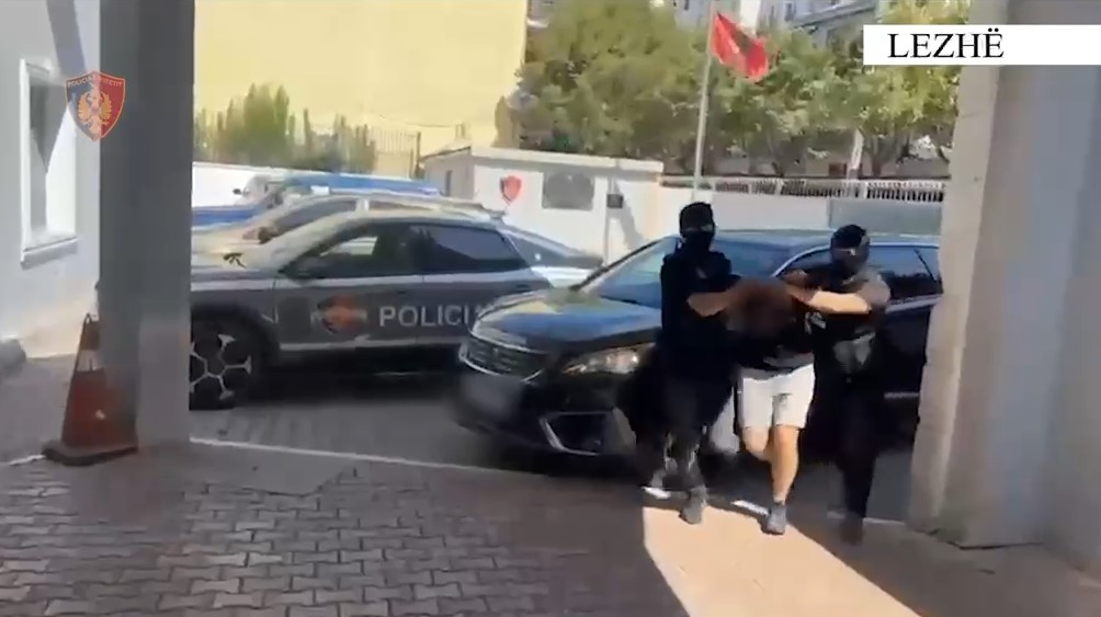 Shpërndanin lëndë narkotike të ndara në doza në qytetin e Laçit  arrestohen dy persona