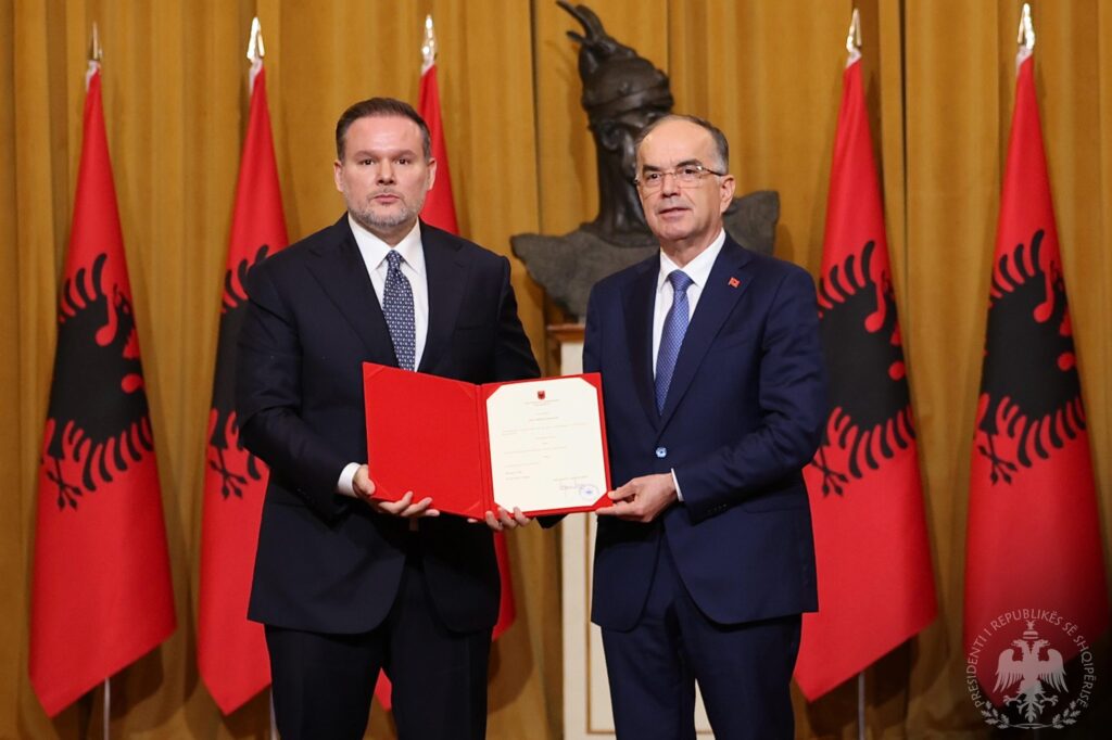 Ceremonia në Presidencë  Ervin Demo betohet si ministër i Punëve të Brendshme
