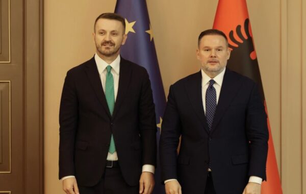 ministrin e Administratës Publike të