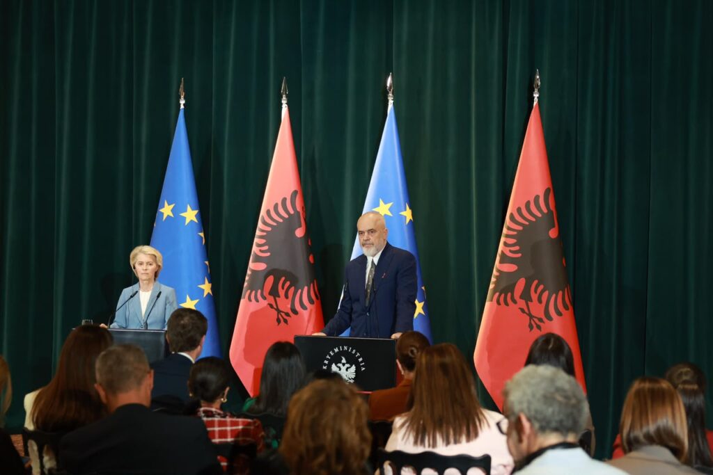 Përfitimet ekonomike  Von der Leyen  Shqipëria ka marrë 213 milionë euro  me anëtarësimin në SEPA komisionet bankare ranë me 90   nisin procedurat për roaming falas