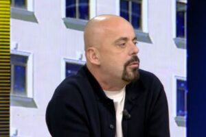 tentohet të bindet