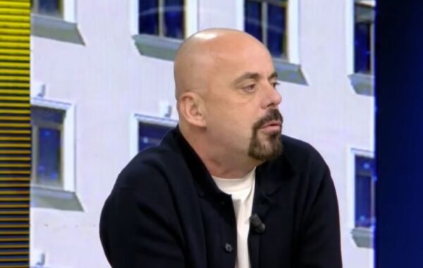 tentohet të bindet