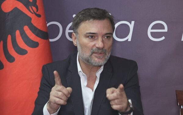 dosje për të