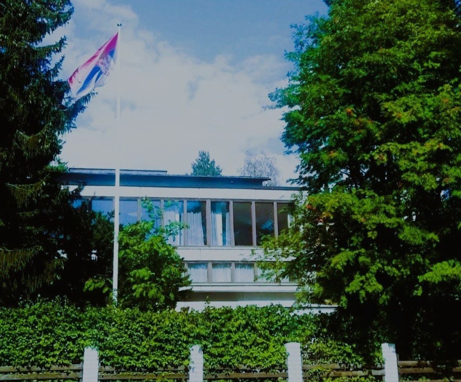 Dijaspora serbe në rrezik të humbasë të drejtën e votës  ambasadat dhe konsullatat nuk po përgjigjen kërkesave për regjistrim