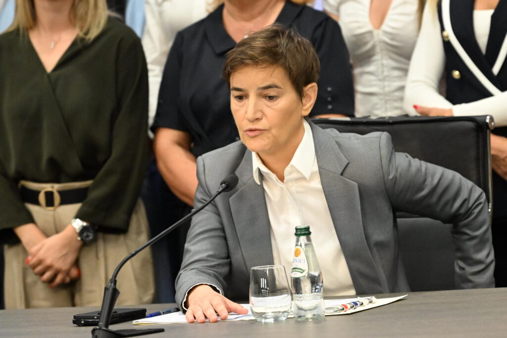 Brnabiç i drejtohet Parlamentit Evropian për spotin e studentëve të FDU së   Kjo nuk është demokraci  është antidemokraci 