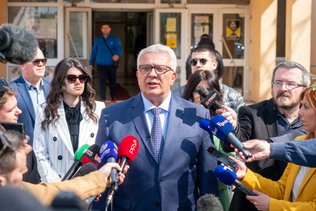 Sot seanca për shkarkimin e Mandiqit  39 deputetë pro  por gjithçka mund të dështojë për mungesë kvorumi