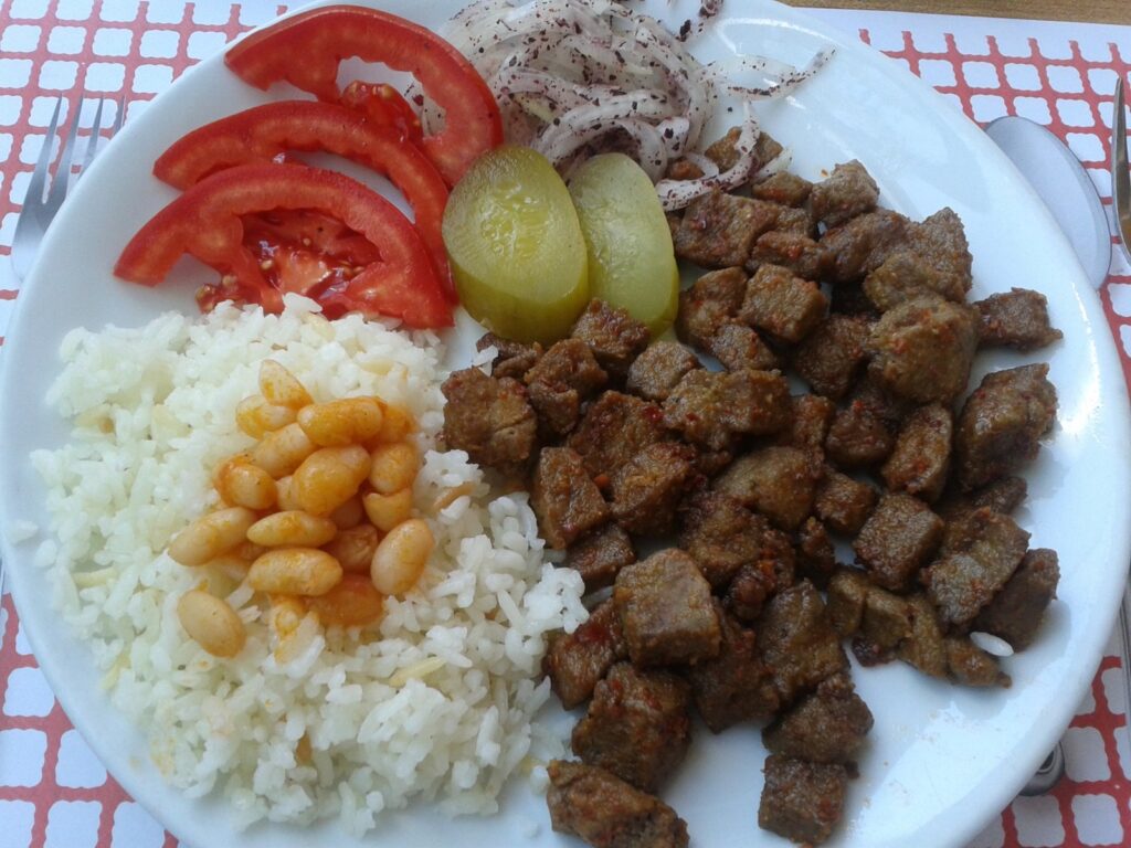 Mëlçi shqiptare  Arnavut ciğeri  — mëlçi qingji e skuqur me qepë  sumak dhe patate