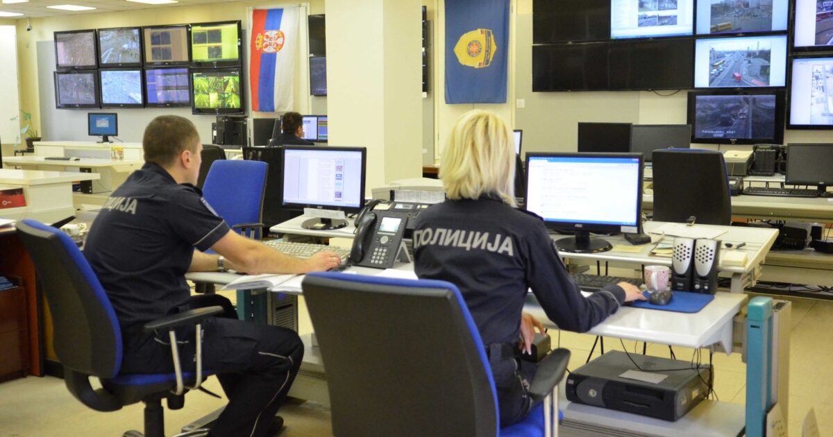 Policia serbe në qendrën operative të MPB-së