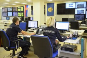Policia serbe në qendrën operative të MPB-së